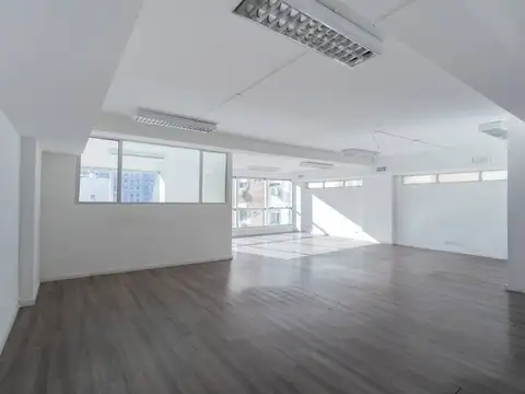 Oficina en Alquiler al Norte