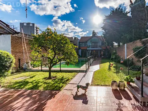 Casa en venta 4 ambientes con piscina y quincho en Ezpeleta