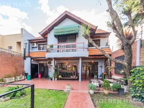 Casa en Venta con 2 cocheras