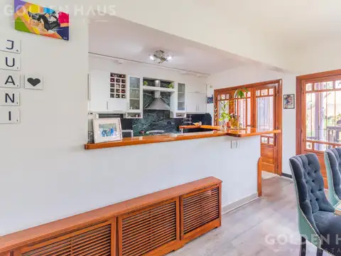 Casa en Venta con 2 cocheras