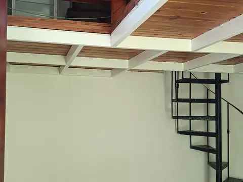 PH en alquiler – tipo casa – dormitorio en entrepiso, patio y bajas expensas