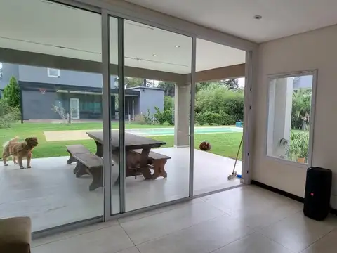 Casa 4 ambientes con 3 baños