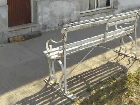 EXTRAORDINARIA PROPIEDAD EN PLENO CENTRO DE LA CIUDAD DE ESQ