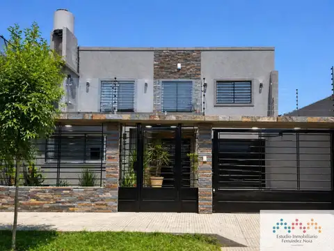 Casa en venta c/ cochera en Burzaco