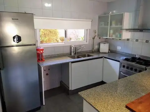 Av. Libertador San Martín 1195