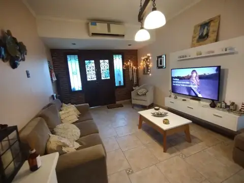 HERMOSA CASA EN VENTA EN LONGCHAMPS