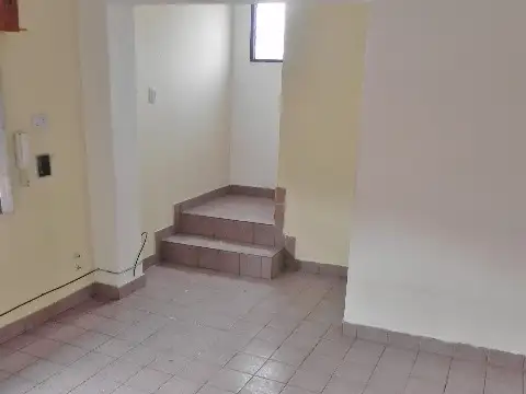 Depto Tipo Casa en Alquiler en Villa Luzuriaga, $ 600.000