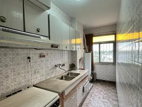 DEPARTAMENTO EN VENTA  DE CUATRO AMBIENTES UBICADO EN B° PIEDRABUENA EDIFICIO A