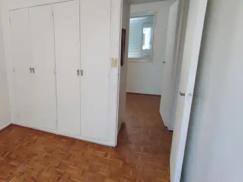 3 AMB INTERNO MUY LUMINOSO, 52 M2 DE SUPERFICIE. SIN BALCÓN, CON LAVADERO. COCINA Y BAÑO NUEVOS.