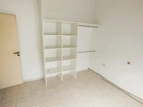 C.pellegrini 100, Piso 1°