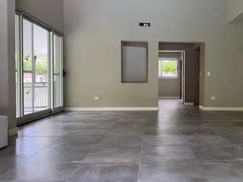 Casa en Venta con 4 cocheras