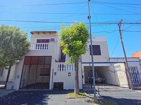 Casa en venta - 4 Dormitorios 2 Baños - San Nicolás de los Arroyos