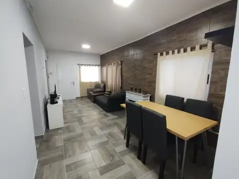 Venta Casa 2 dormitorios con cochera - Tiro Suizo, Rosario