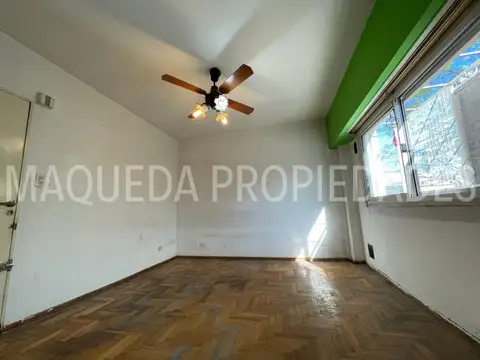 Jose J Araujo 2400, Piso 1