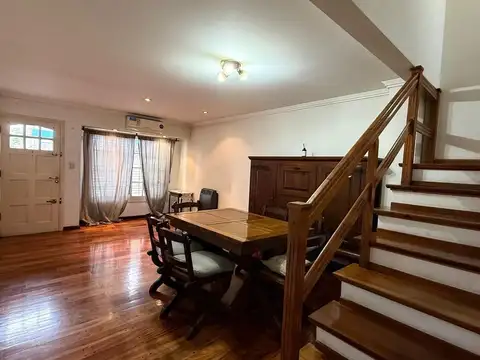 VENTA CASA TRIPLEX 4 AMBIENTES LANUS ESTE PARRILLA