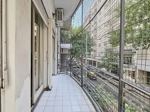 Excelente piso racionalista. Impecable. Recoleta