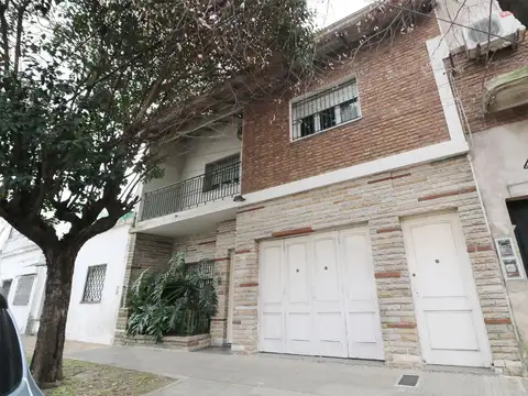 VENTA CASA 5 AMB C/PILETA Y PARRILLA EN V. ADELINA