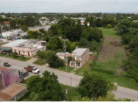 Amplio terreno, ideal para emprendimiento. Spiazzi entre Bv Moreno y Bv Belgrano