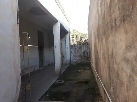 Dr. Arturo F Melo al 4200 - Remedios de Escalada, Lanus - Terreno de 8,66 x 41,06m - VENTA