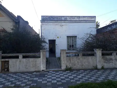 Dr. Arturo F Melo al 4200 - Remedios de Escalada, Lanus - Terreno de 8,66 x 41,06m - VENTA