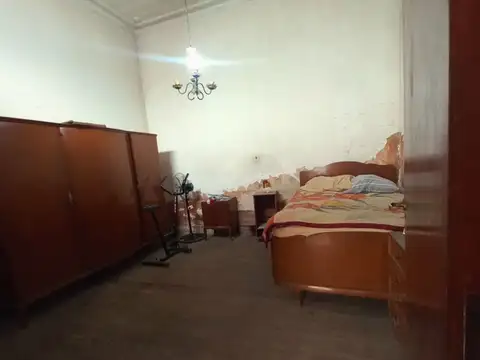 CASA EN VENTA  DE 6 AMBIENTES PARA FLIPPING