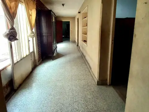 CASA EN VENTA  DE 6 AMBIENTES PARA FLIPPING
