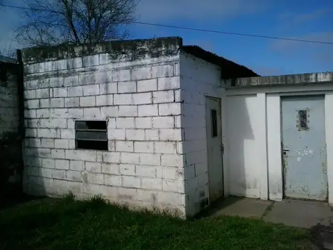 Casa 4 ambientes con 1 baño