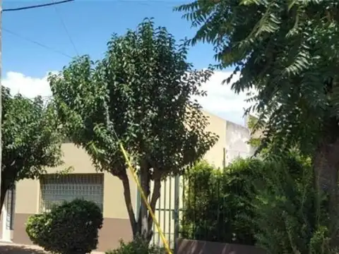 Casa 3 amb. con galpon amplio