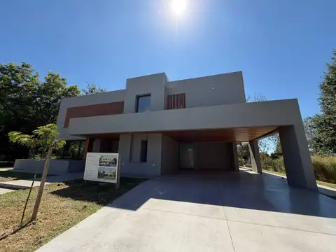 Casa en Venta al Oeste