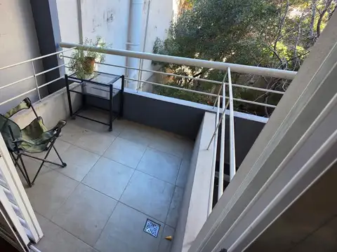 Excelente monoambiente amoblado al contrafrente con balcon!
