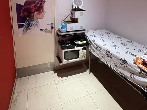 Local. Flores. Para peluquería. Muy buena ubicación. 35m2.