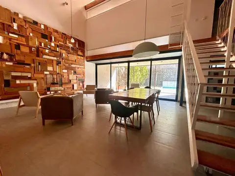 Casa en venta de tres dormitorios con pileta en Echesortu
