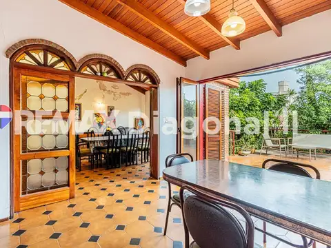 CASA EN VENTA LA PLATA CON LOCAL