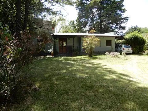 Excelente casa en venta en B° Los Pinos con gran parque