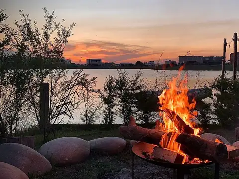 Casa en Alquiler con 4 cocheras