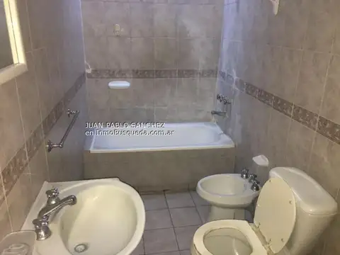 Casa en Alquiler con 1 cochera