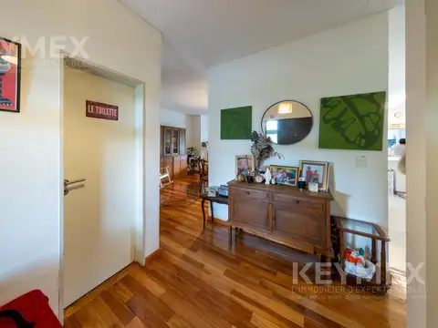 Casa en Alquiler con 2 cocheras