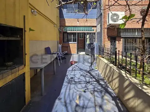 Venta Casa Caballito Norte cochera DOBLE, Parilla y Patio con jardín