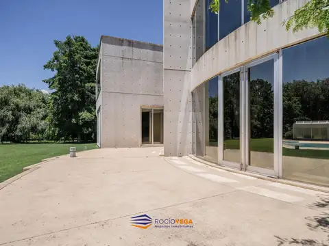 Casa 6 ambientes con 5 baños