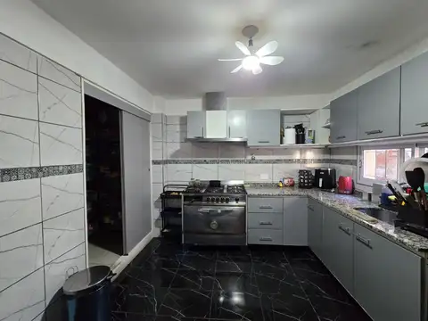 Galpon en Venta en Sarandí, USD 90.000