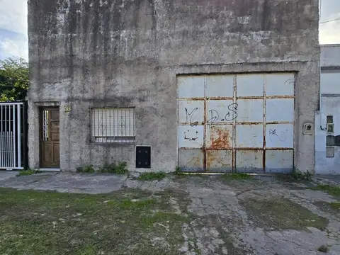 VENTA GALPÓN CON CASA 4 AMBIENTES EN AVELLANEDA