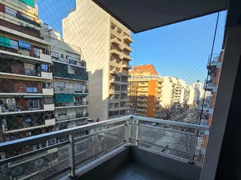 ALQUILER MONOAMBIENTE DIVISIBLE - AV LA PLATA 351