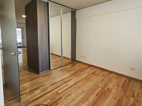 ALQUILER MONOAMBIENTE DIVISIBLE - AV LA PLATA 351