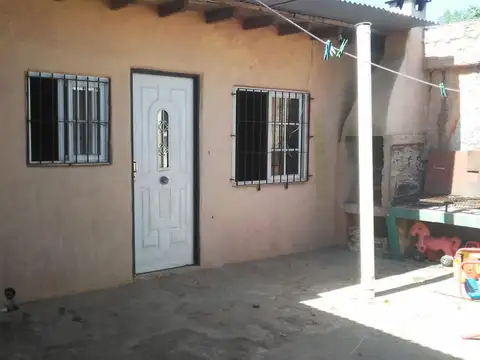 Casa 3 ambientes con 1 baño