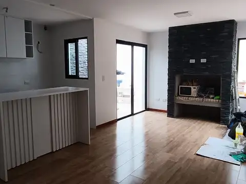 Casa en venta c/ cochera en Burnett