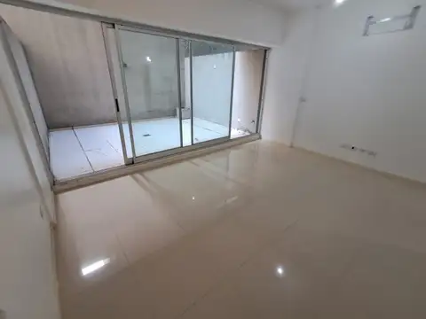 Monoambiente con patio + Pileta + ZUM