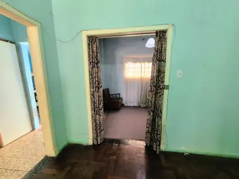 VENTA DE CASA 3 AMBIENTES EN ZONA COMERCIAL - WILDE