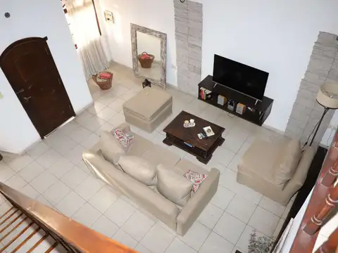 Casa 8 ambientes con 3 baños