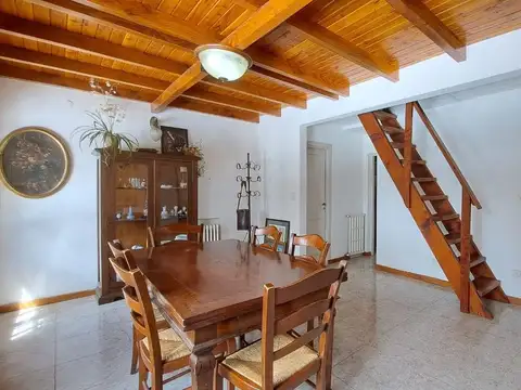 Casa 6 ambientes con 4 baños