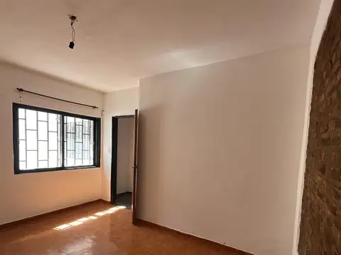 Depto Tipo Casa en Alquiler en Echesortu, $ 700.000